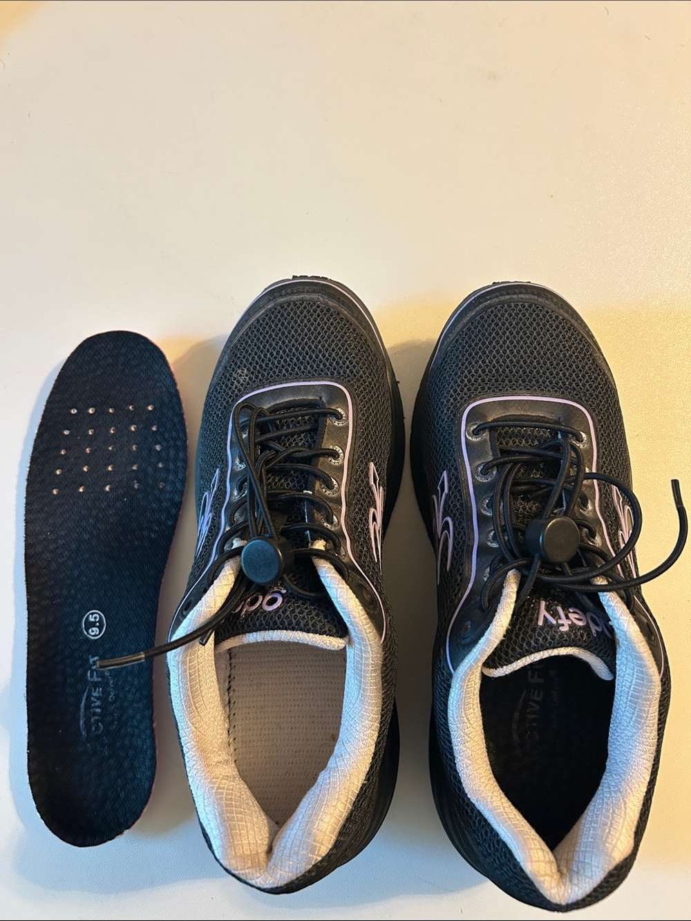 Gdefy 9.5 Women's Black Athletic Sneakers with Pink Accents